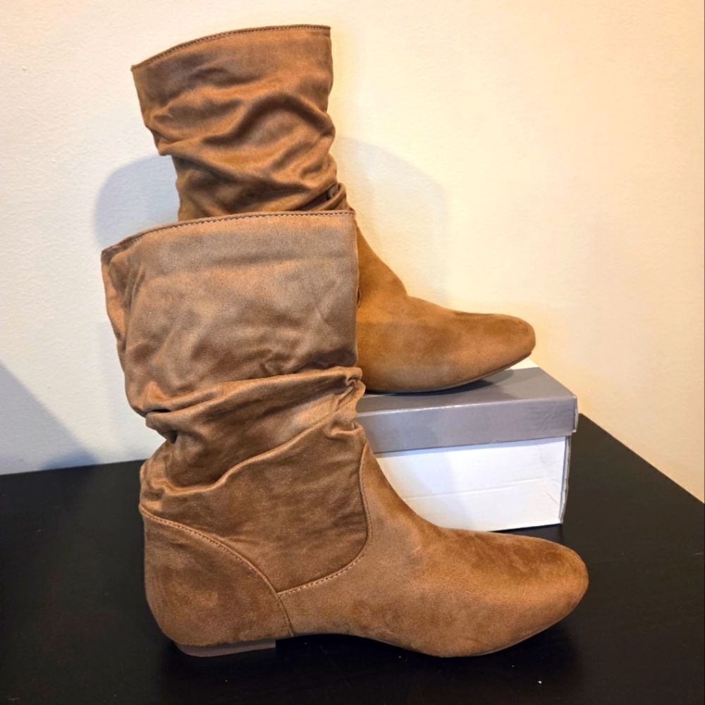 Slouchy taupe booty